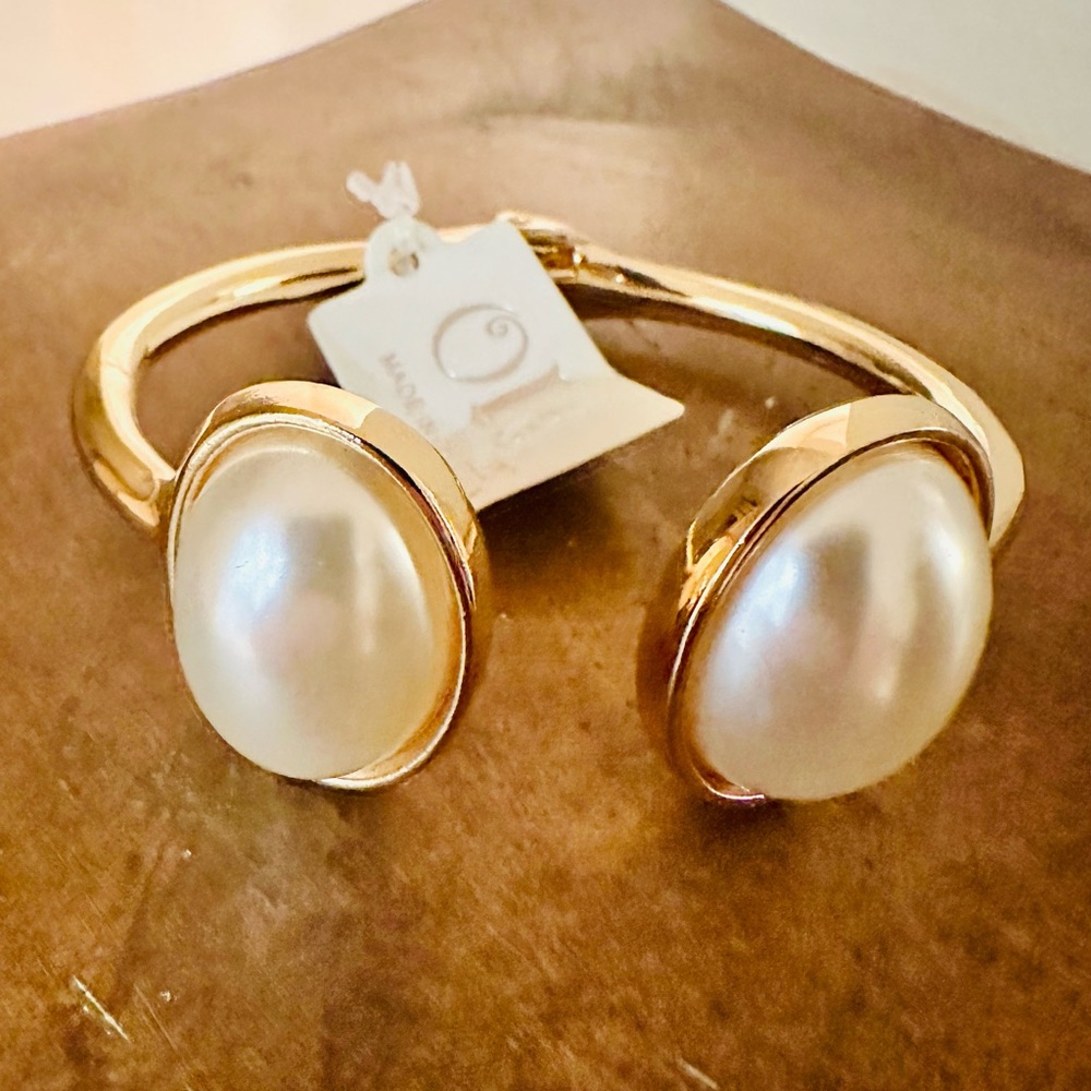 🎁NWT Gold Pearl Bracelet Adjustable🎁